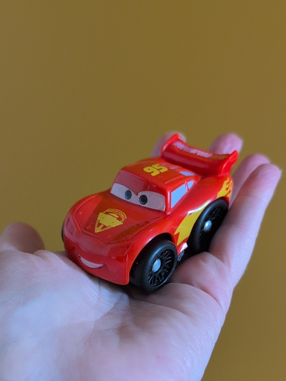 Fisher Price Little People Wheelies Lightning Mcqueen 2011